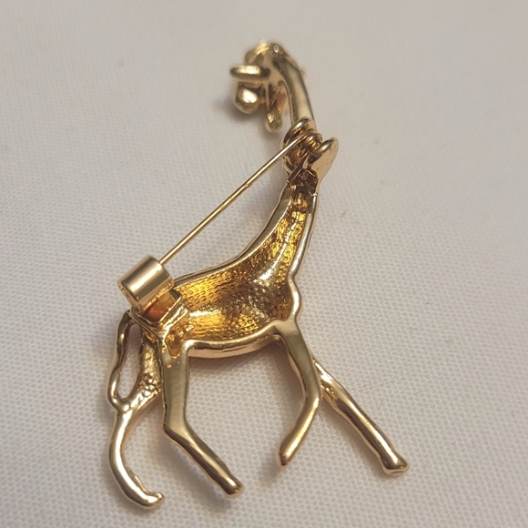 Whimsical Giraffe Brooch - Picture 3 of 6